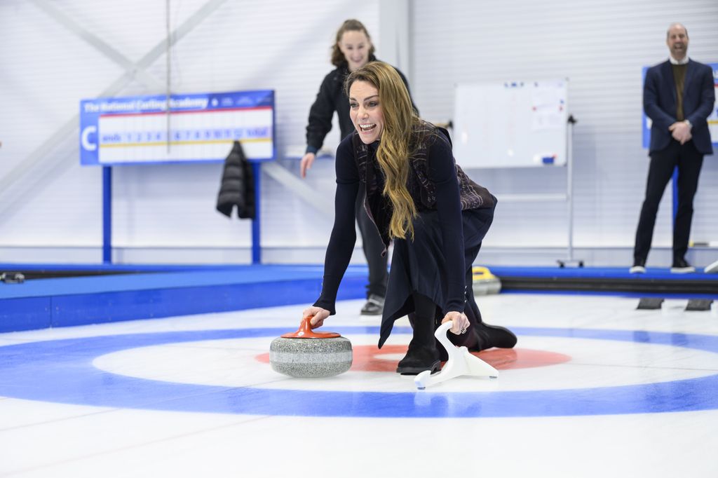 La princesa Kate mostró sus habilidades en el curling.