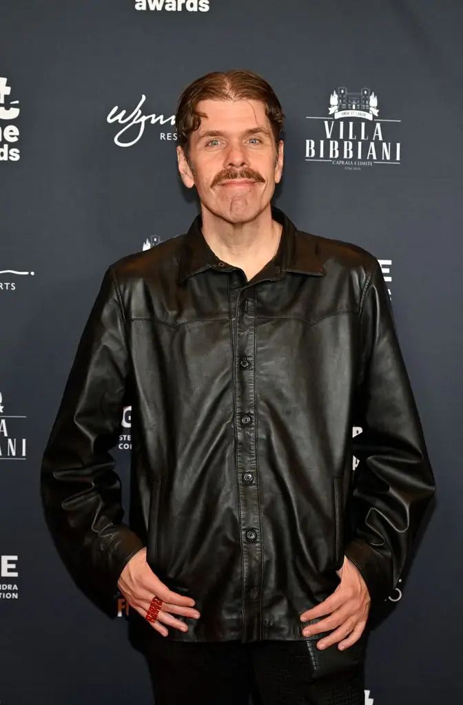 Perez Hilton acudió a la inauguración de los  Premios Not Alone a finales de 2025