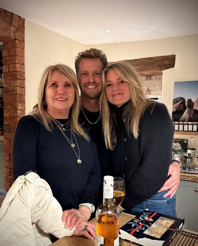 Joan Templeman junto a sus hijos Sam y Holly