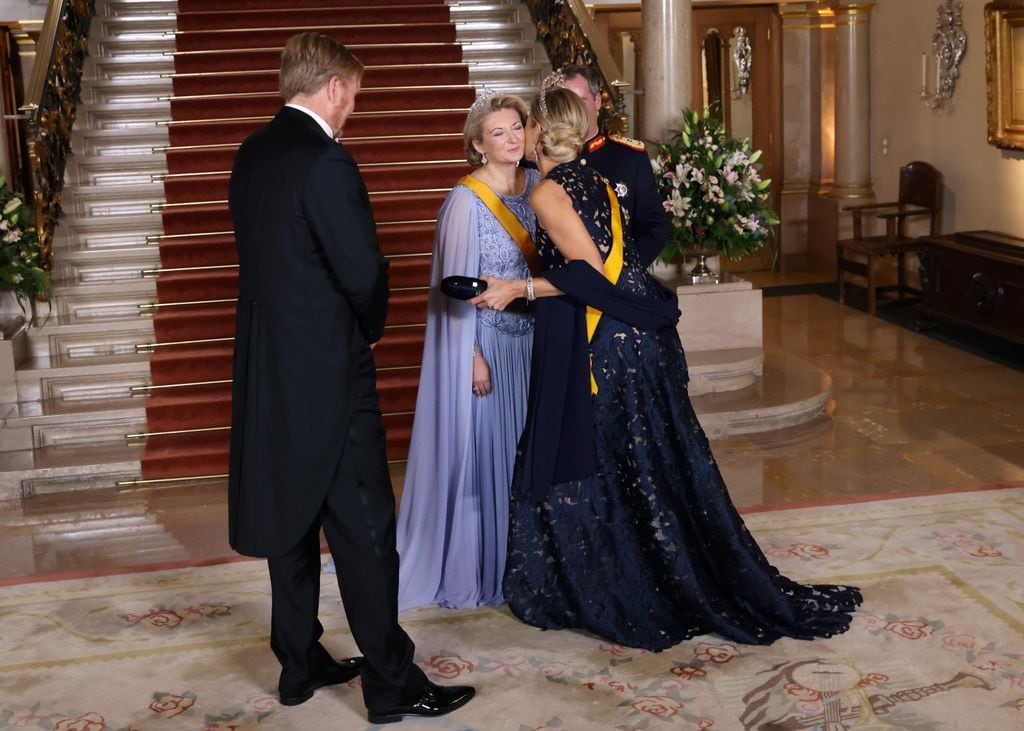 Los reyes de Holanda saludan a los nuevos grandes duques de Luxemburgo