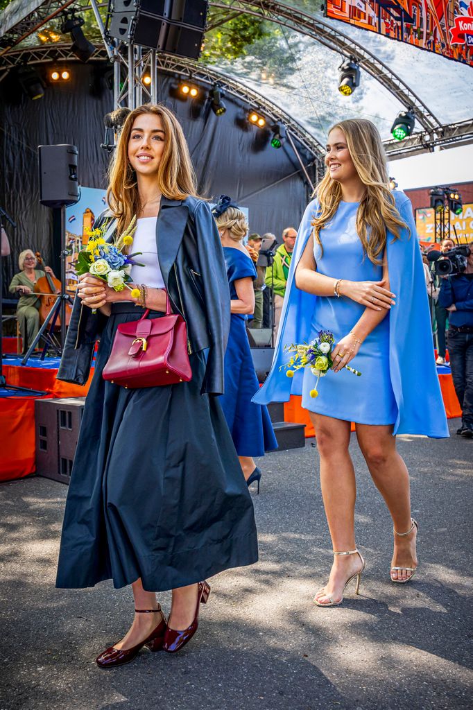 La princesa Alexia y la princesa heredera Amalia de Holanda en el Día del Rey