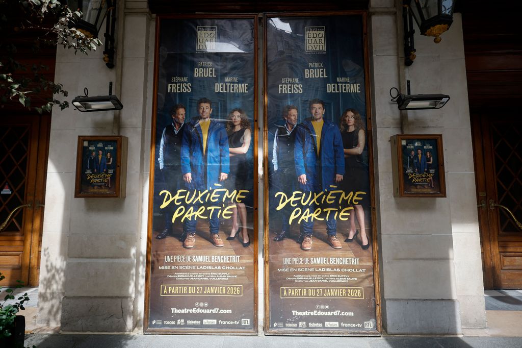 La creciente presión mediática y social llevó a la cancelación de varias funciones de Deuxième Partie, uno de los últimos proyectos escénicos de Patrick Bruel