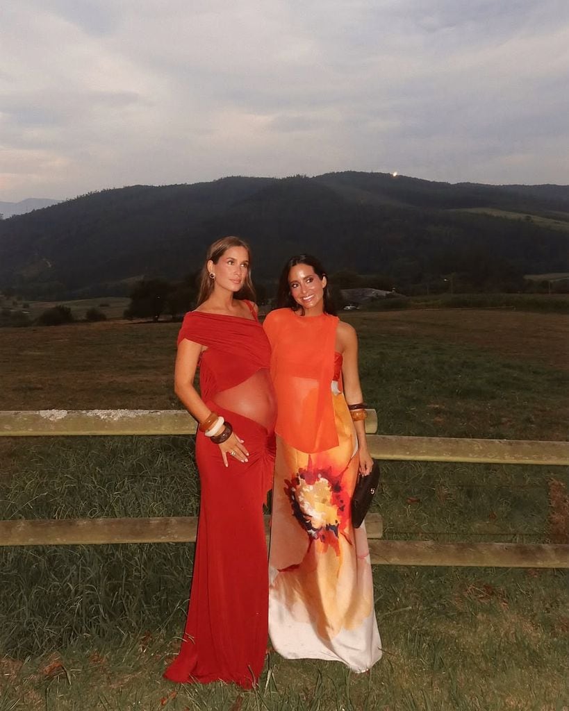 María Pombo y María Fernández-Rubíes en la boda de Alejandra Navarro