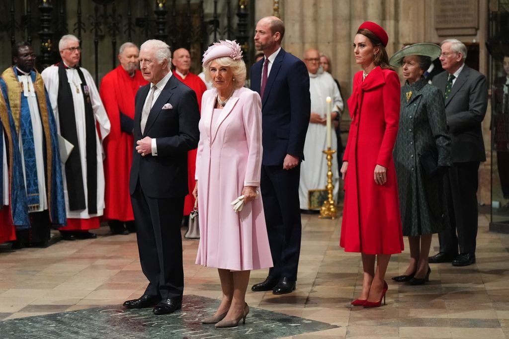 En la imagen, el rey Carlos III, reina Camila, el príncipe William y la princesa de Gales.