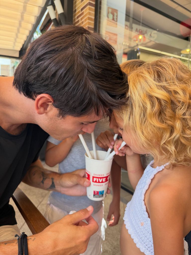 El futbolista junto a su hija Bella