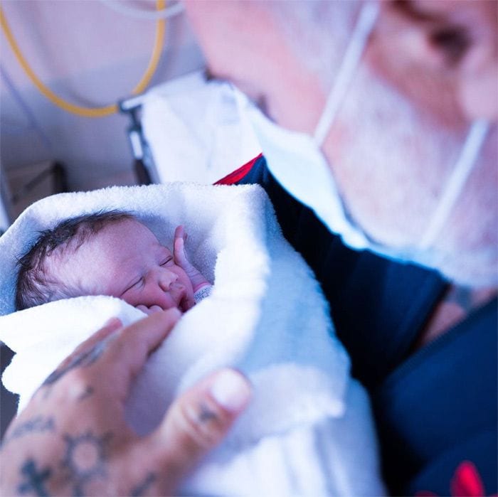 Sharon Fonseca y Gianluca Vacchi con su hija