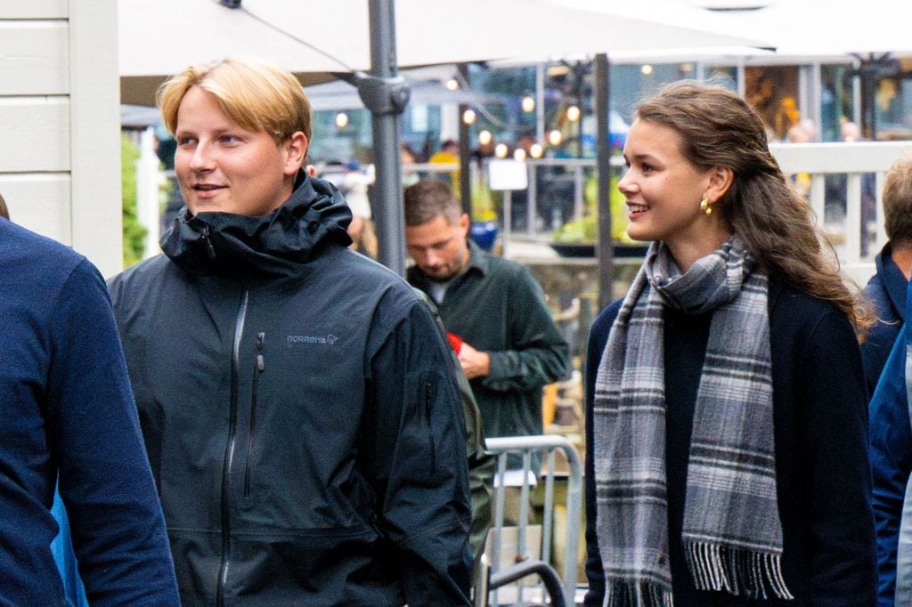 Sverre Magnus y su novia