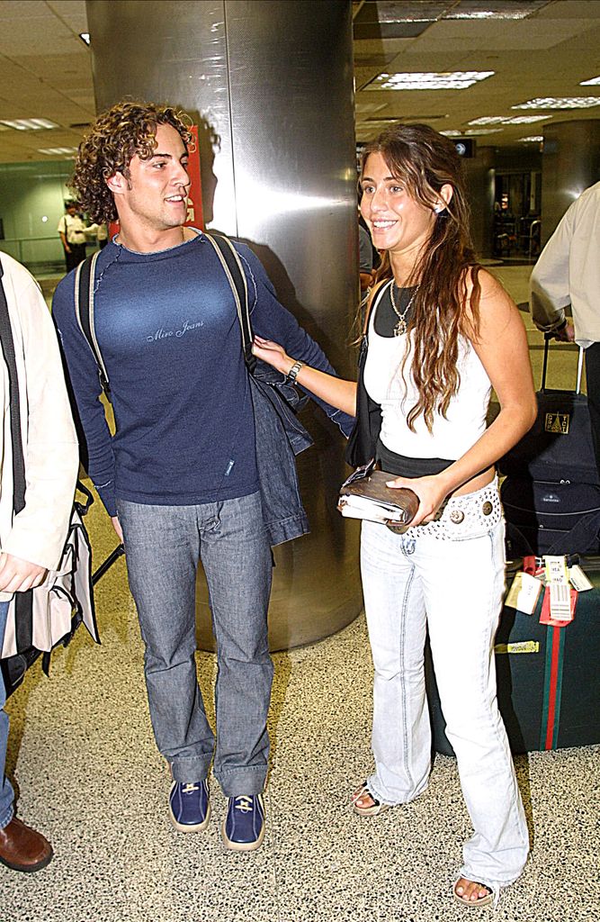 David Bisbal y Elena Tablada en el aeropuerto de Miami. Año 2002