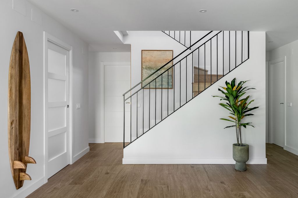 Escalera reformada en la casa de del popular tiktoker Rubentonces