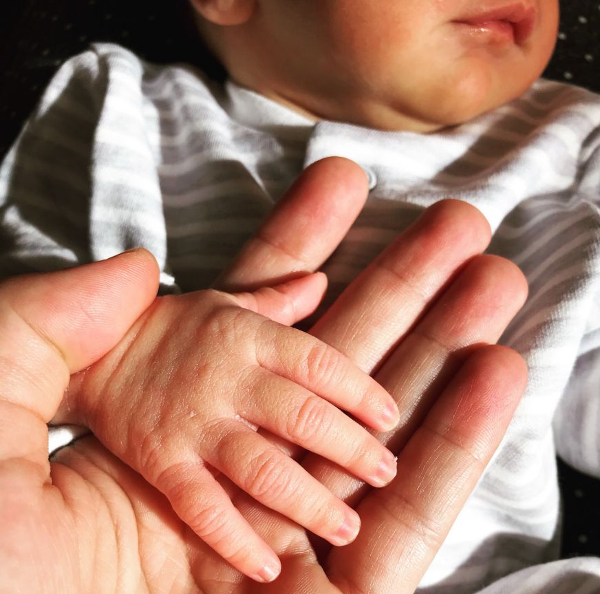 Esther ha compartido esta imagen de su niña cuando era bebé para felicitarla