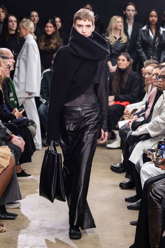 Proenza Schouler (Otoño/Invierno 2024-2025).