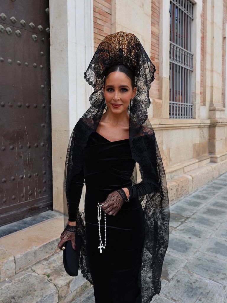 La influencer Rocío Osorno, con mantilla, en la Semana Santa de Sevilla.