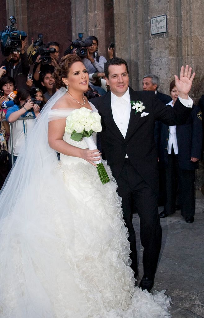 Angelica Vale y Otto Padrón celebraron su boda religiosa en el Colegio de Las Vizcainas el 19 de febrero de 2011 en la Ciudad de México. 