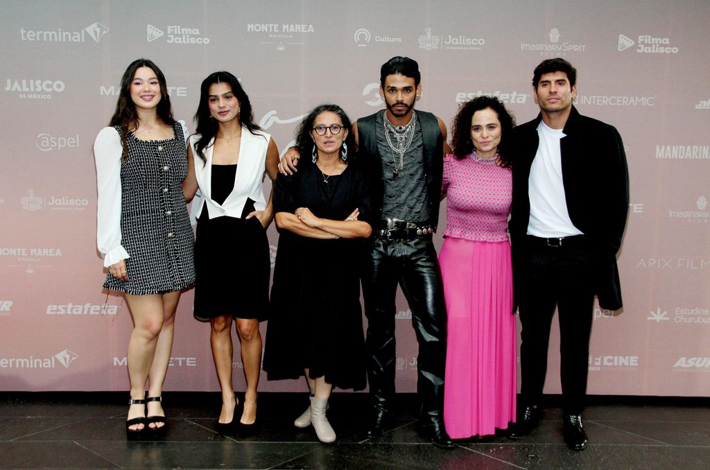  Alejandra Cosí­o, Andrea Aldana, Isabel Cristina Fregoso, Luis Vegaa, Damayanti Quintanar y Christian Ramos en la presentación de 'La Arriera'.
