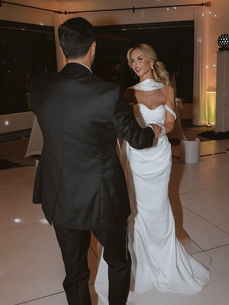 Los novios abrieron la pista de baile con un tema de Río Roma.