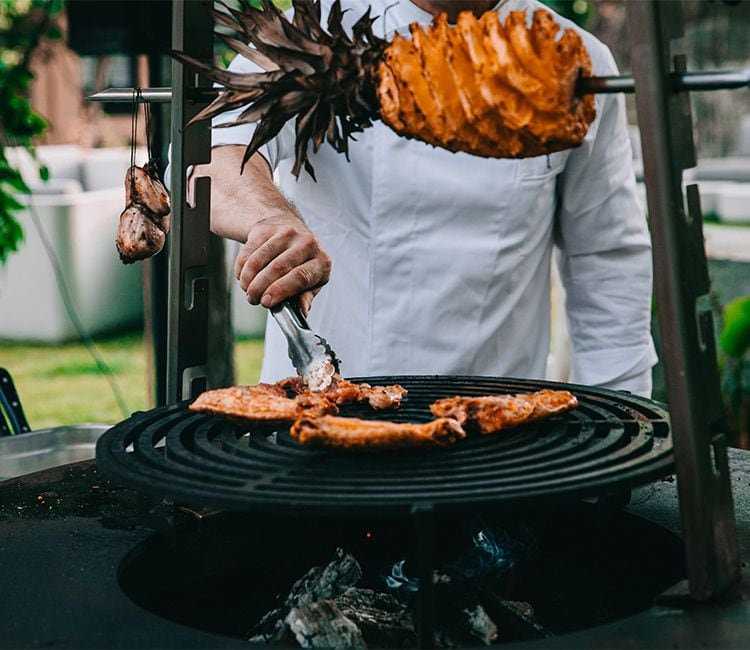 Alones de pavo en la barbacoa