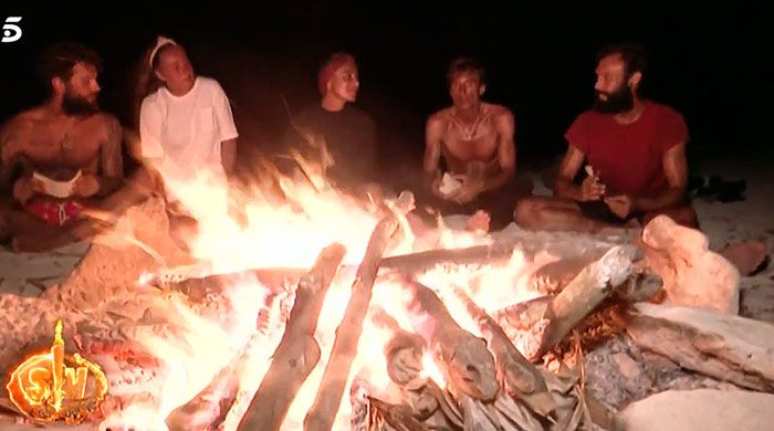 Los concursantes de Supervivientes, en la ceremonia de los dioses