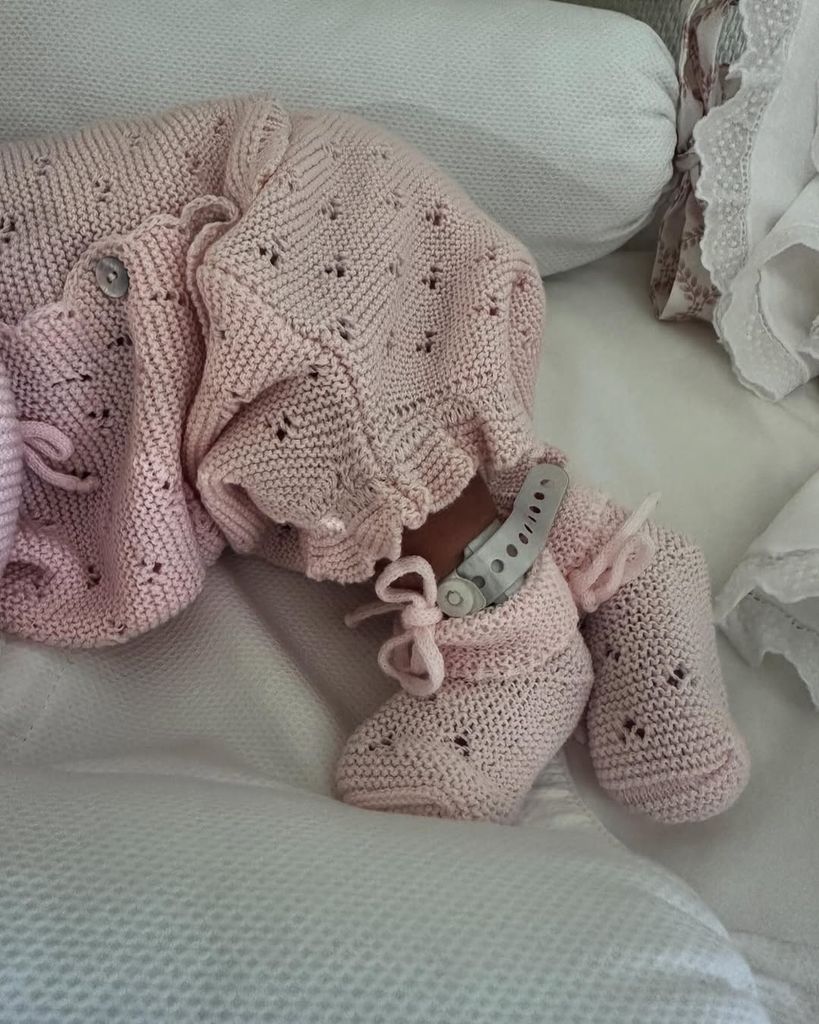 La imagen con la que Cristina Serrano ha anunciado el nacimiento de su primera hija