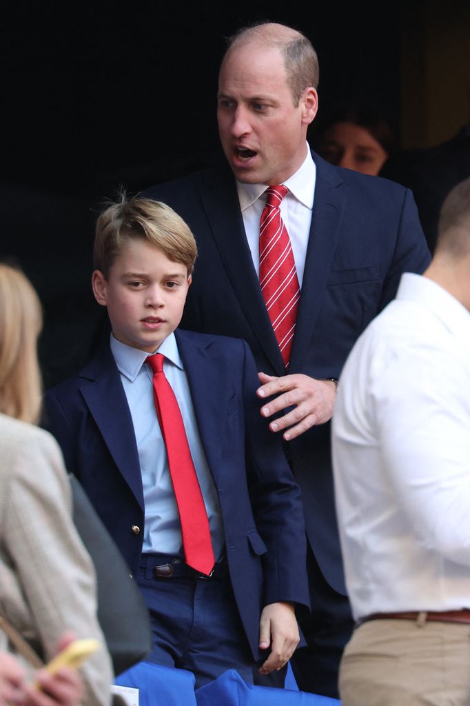 Guillermo y su hijo, el príncipe George, en el partido de cuartos de final de la Copa Mundial de Rugby, donde Gales se enfrentó a Argentina, en Marsella, en octubre de 2023