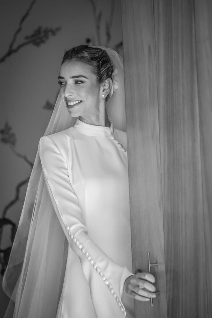 Vestido de novia cuello mao y velo