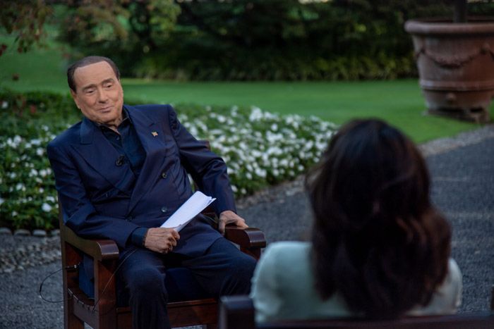 Silvio Berlusconi en su residencia de Villa San Martino