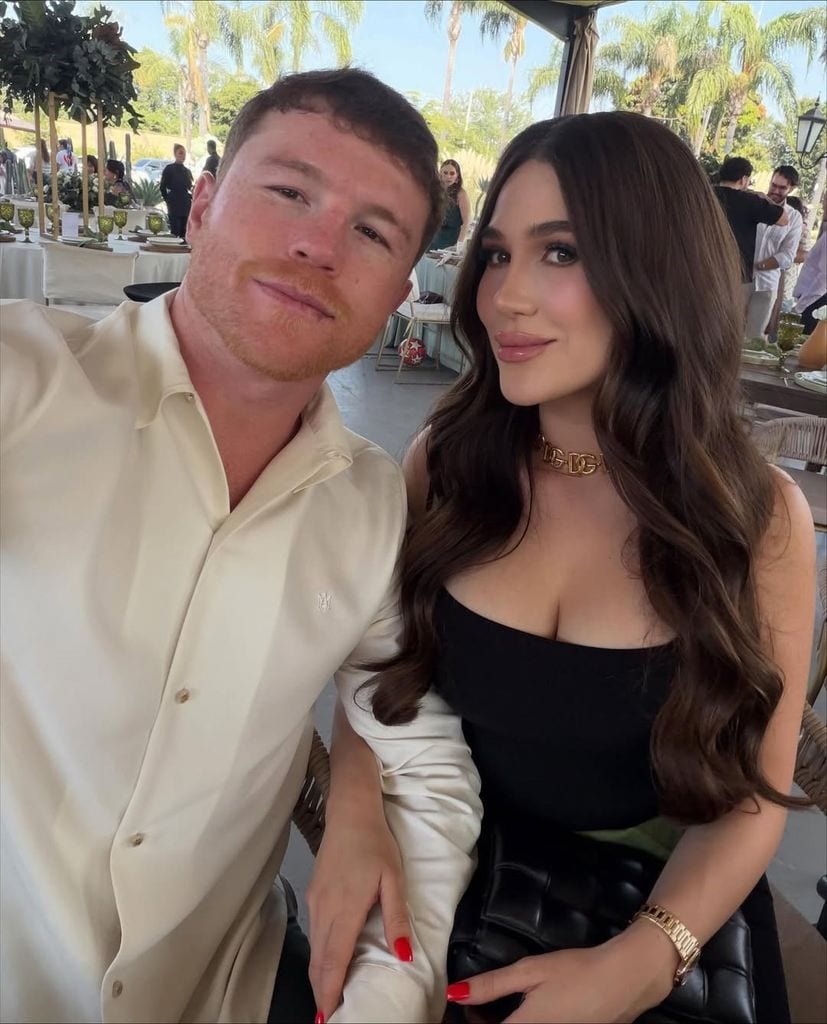 Fernanda Gómez y 'El Canelo' apadrinaron al pequeño Ricky Álvarez en su primera comunión.