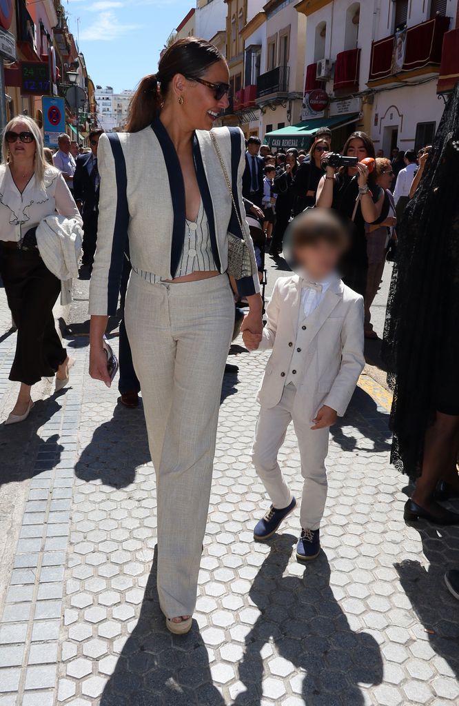 Eva González en la Semana Santa de Sevilla.