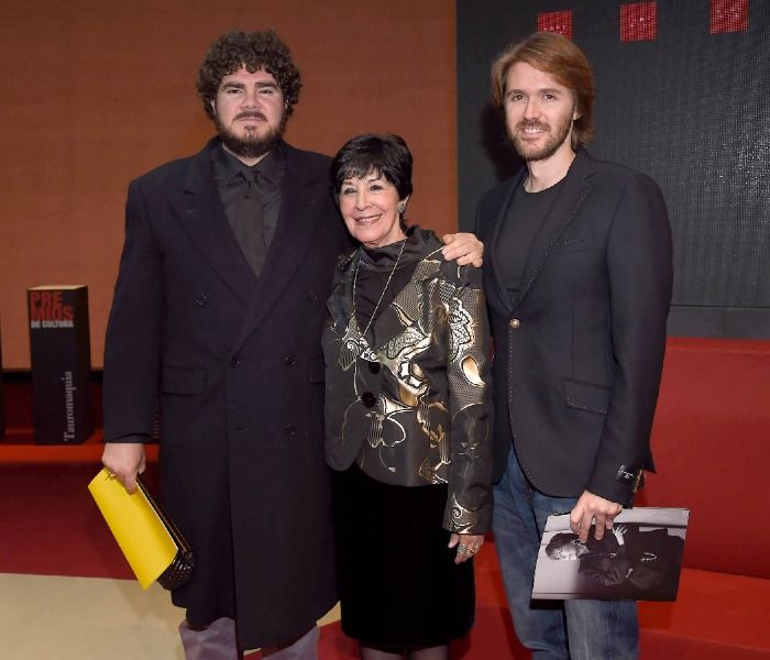 Franciso y Manuel con su madre, Concha Velasco