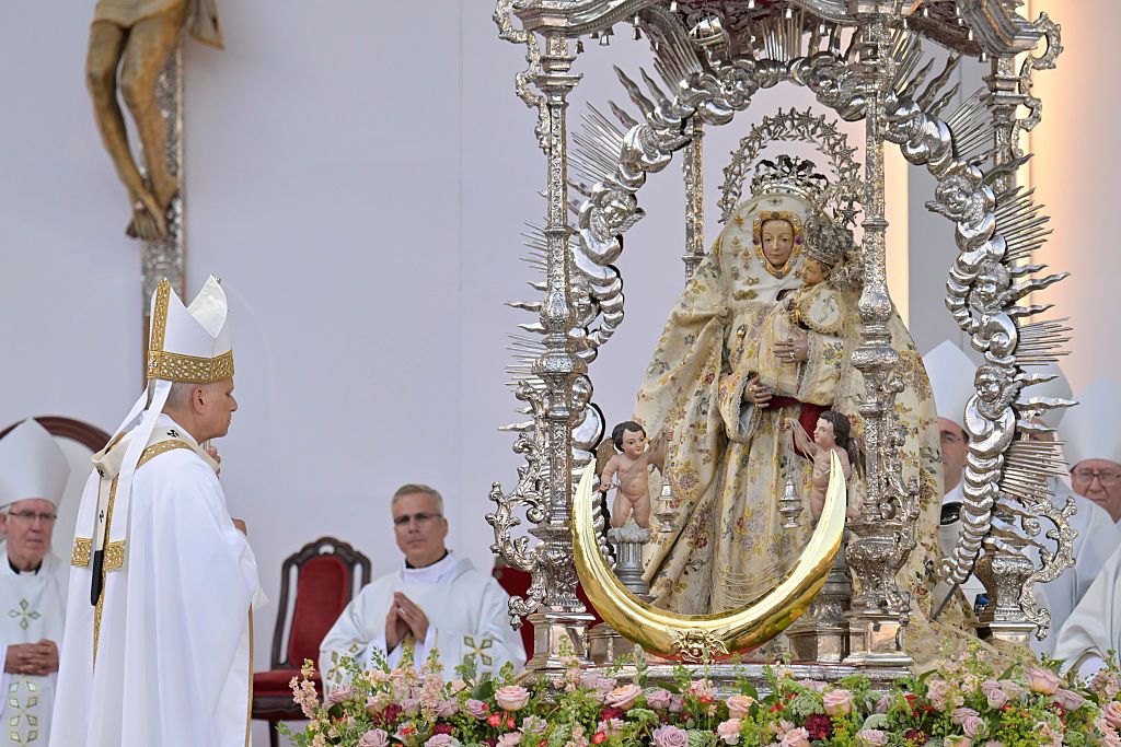 La Virgen del Pino, patrona de Gran Canaria, presidió el altar mayor