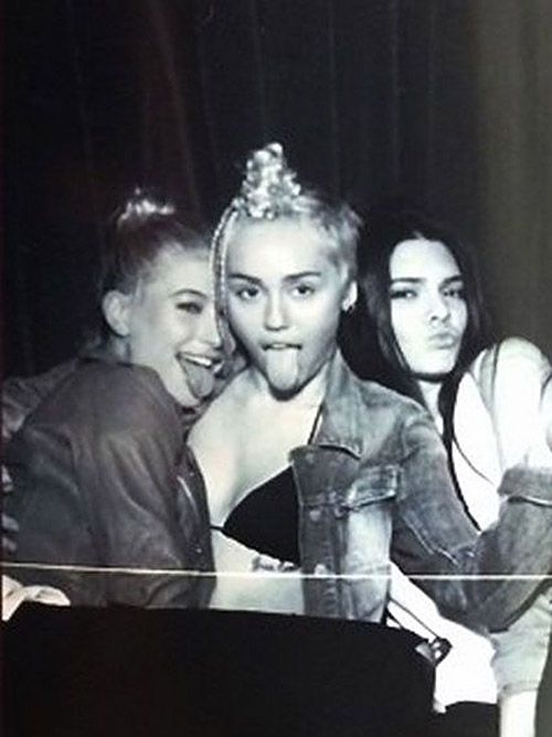 Kendall Jenner y Miley Cyrus
