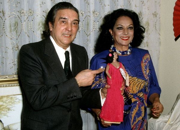 El patriarca de la familia Flores, que estuvo 38 años casado con Lola, no pudo superar el cáncer hepático que padecía, y del que había sido operado en 1997, y falleció en casa acompañado de su hija Rosario, que perdía al último de los pilares fundamentales de su vida