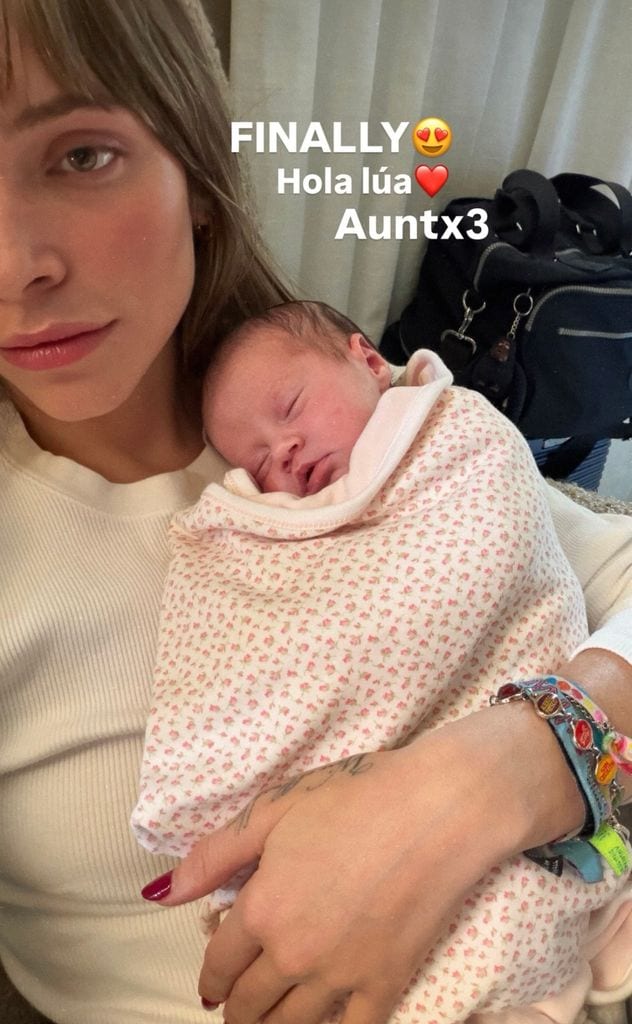 Minnie West junto a su sobrina Lúa.