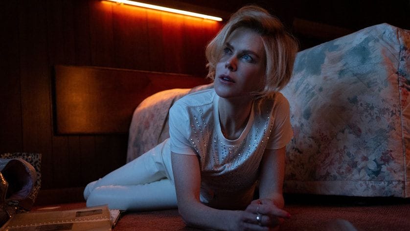 En 'Roar' Nicole Kidman come fotografías de manera literal