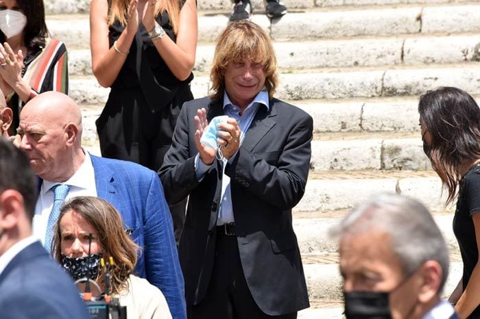 Raffaella Carrà: un funeral lleno de homenajes con sus familiares y amigos presentes