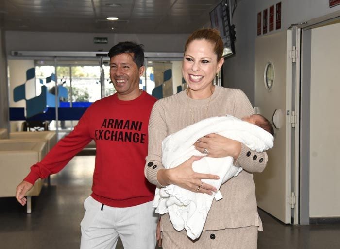 Pastora Soler, su marido Francis Viñolo y su hija Vega