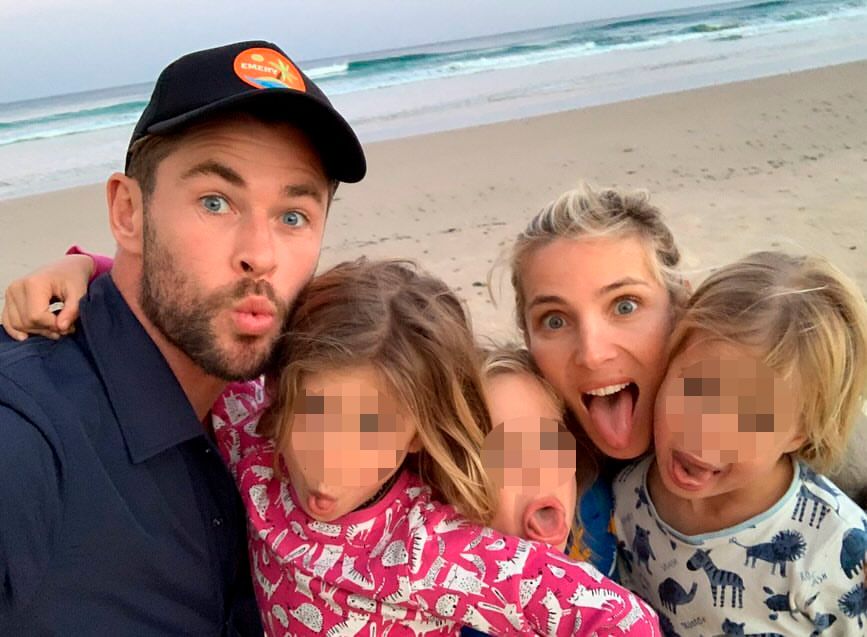 Imagen de la pareja con sus hijos cuando eran pequeños
