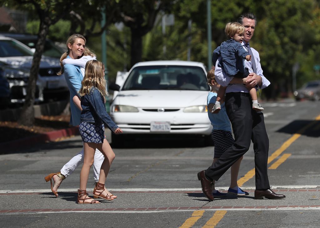 Gavin Newsom y Jennifer Siebel con sus hijos