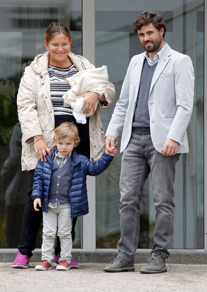 Caritina Goyanes y sus dos hijos