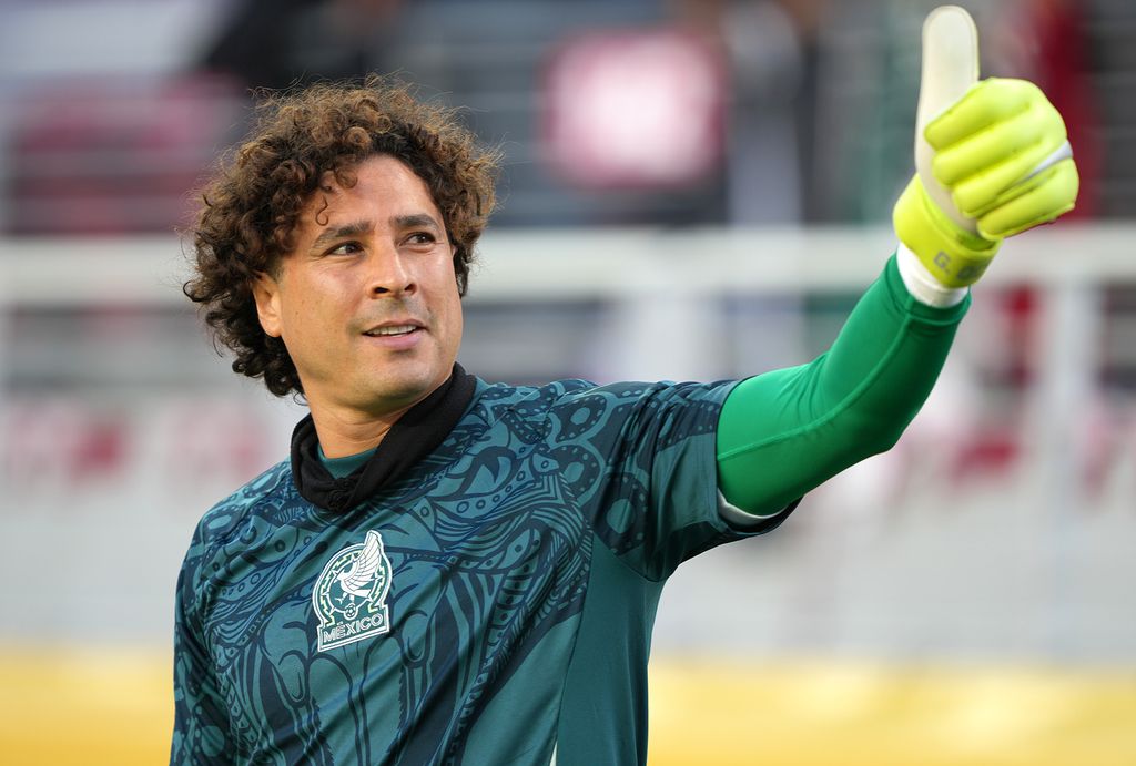 Guillermo 'Memo' Ochoa podría jugar su sexto Mundial y hacer historia.
