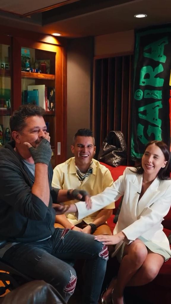 Carlos Vives se mostró muy conmovido con el homenaje que Majo y Pipe Bueno le preparaon.