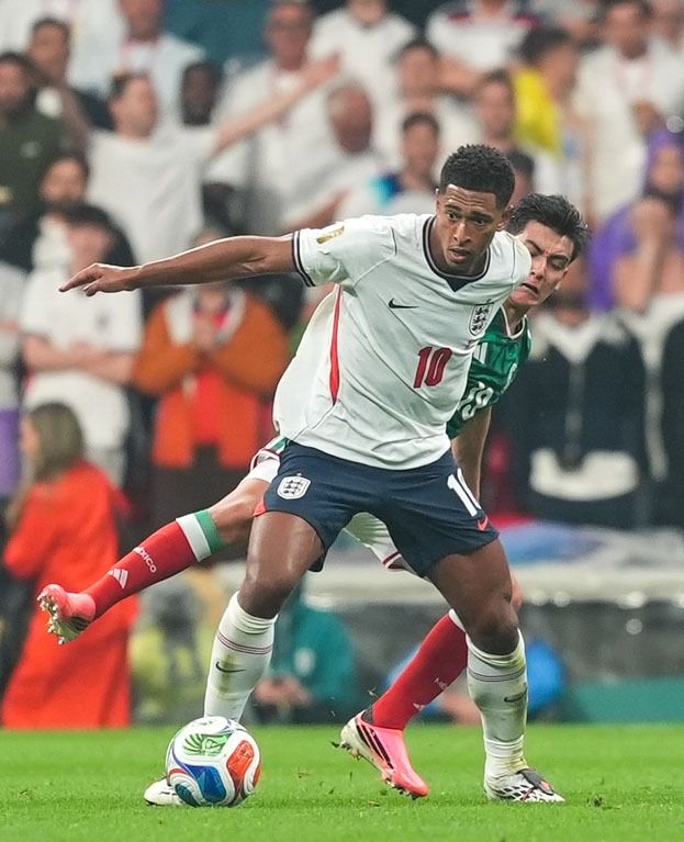 Gilberto Mora y Jude Bellingham en el juego de octavos de final de la Copa del Mundo 2026.