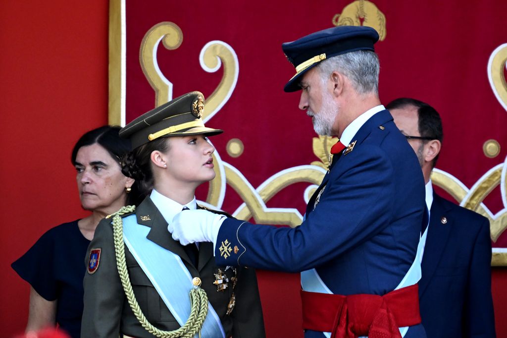 El Rey le coloca a la princesa Leonor el Toisón de Oro
