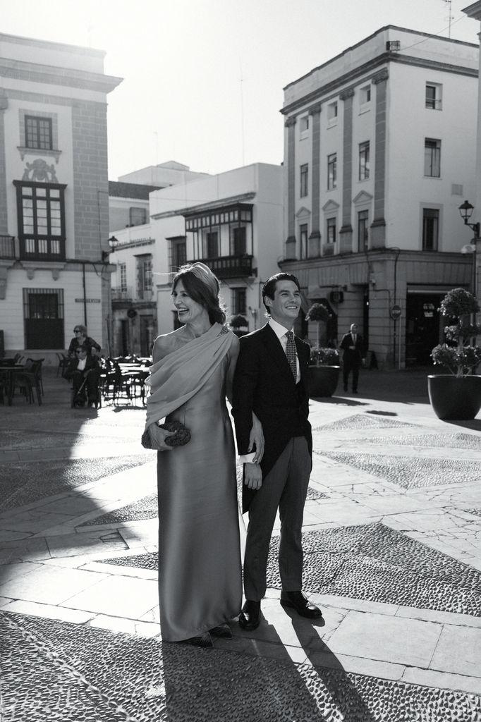 Madrina viral con look de Anaika by Piluca Cobreros Boda Jerez