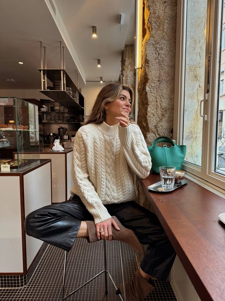 Pantalón de cuero negro de @marieandmood