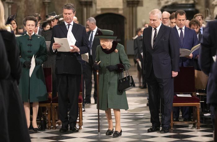 Presentamos el podcast 'Harry y Meghan, jaque a la Reina'