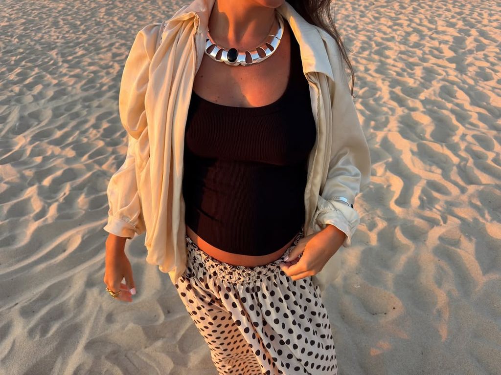 El verano premamá de Bea Gimeno en el sur de Andalucía: una futura mamá muy cool