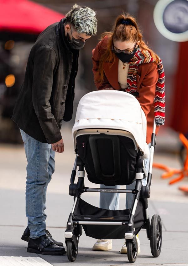 Gigi Hadid y Zayn Malik con su hija