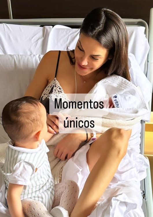 Carla Barber y sus dos hijos 