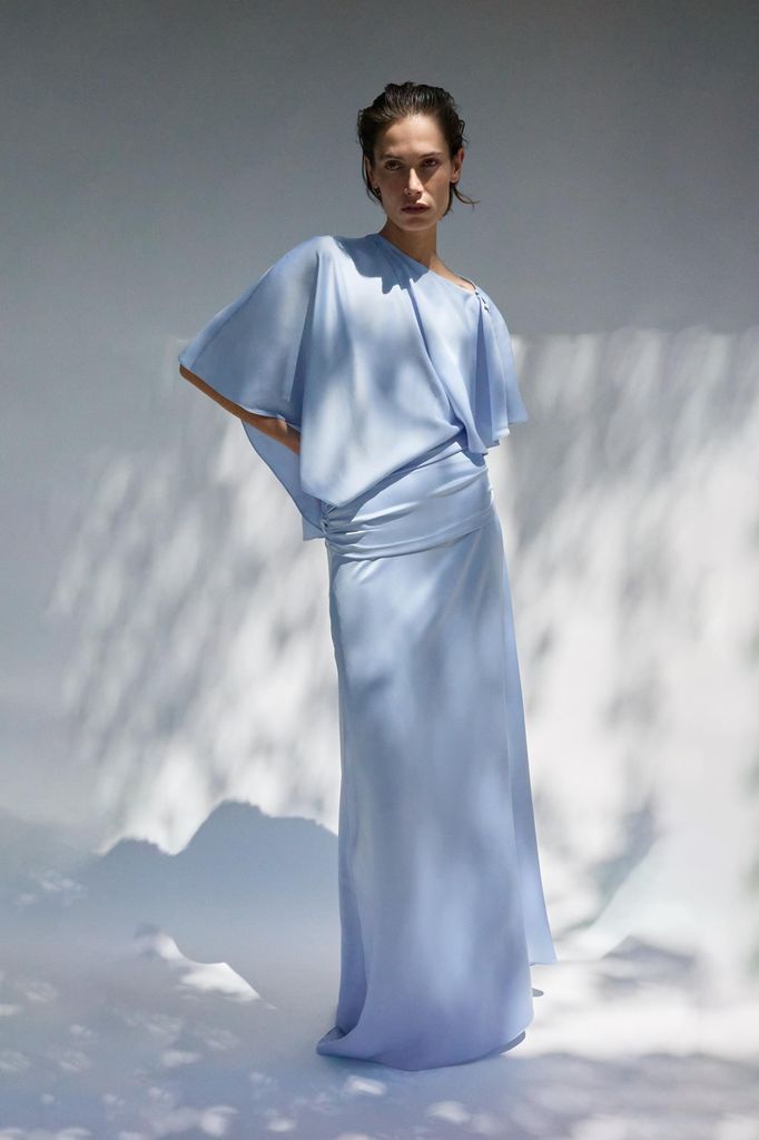 Vestido midi Zara julio 2026