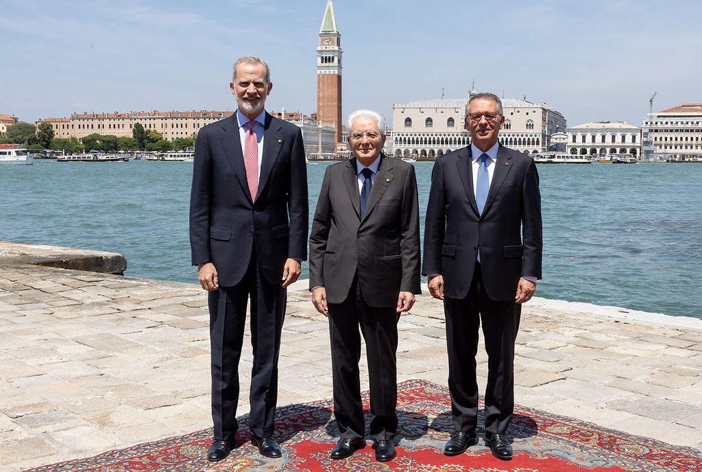 El rey Felipe con Sergio Mattarella, presidente de Italia (centro) y Antonio José Seguro, presidente de Portugal